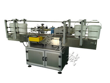 塑料桶醬料貼標機(圖1)