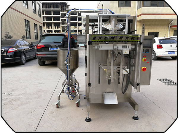 多功能辣椒醬料包裝機械出現故障怎么解決(圖1) 多功能辣椒醬料包裝機械出現故障怎么解決(圖1)