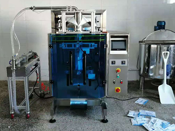 立式組合醬料包裝機械適合那種企業使用(圖1) 立式組合醬料包裝機械適合那種企業使用(圖1)