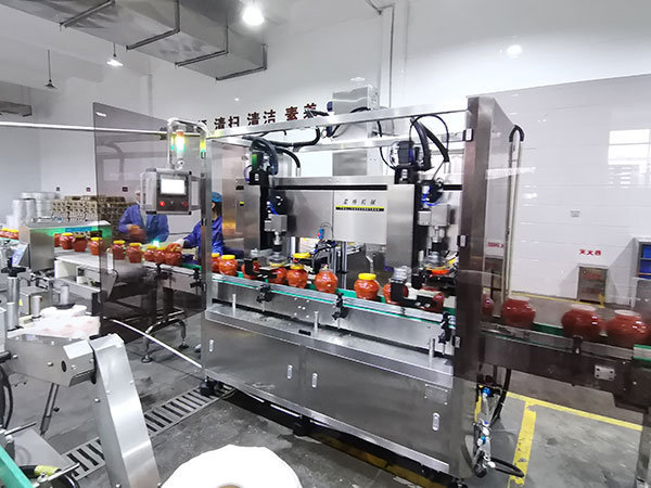 千萬(wàn)別買這款剁椒醬料灌裝流水線設(shè)備(圖1) 千萬(wàn)別買這款剁椒醬料灌裝流水線設(shè)備(圖1)