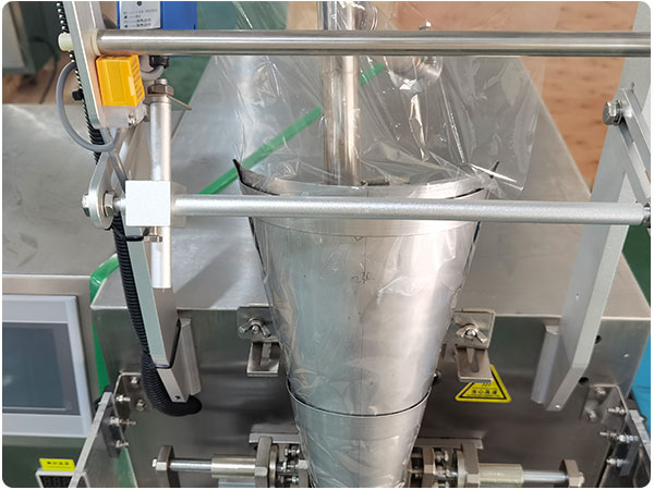 東北大豆醬料包裝生產(chǎn)線多少錢一套(圖2) 東北大豆醬料包裝生產(chǎn)線多少錢一套(圖2)